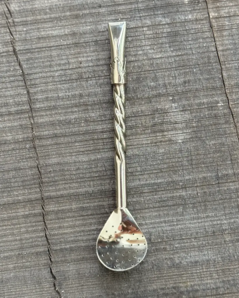 Bombilla coronada cincelada